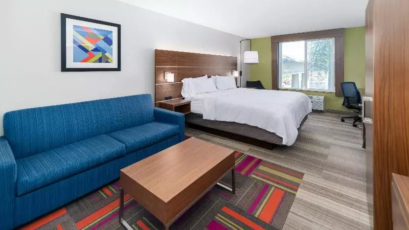 キングサイズベッドのスイートルーム, Holiday Inn Express & Suites Dinuba West, An Ihg