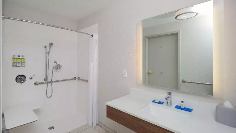 キングサイズベッドのスタンダードルーム, Holiday Inn Express & Suites Dinuba West, An Ihg