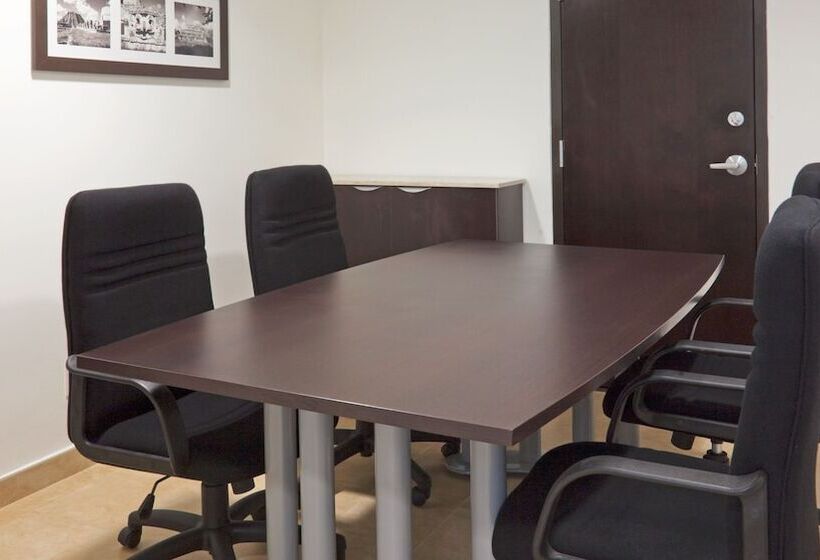 סוויטה, Holiday Inn Express Mérida, An Ihg