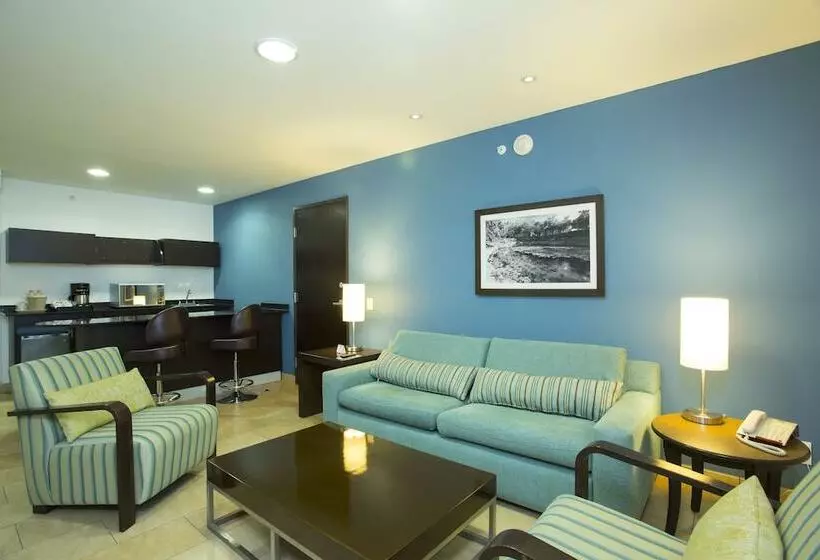 سوییت, Holiday Inn Express Mérida, An Ihg