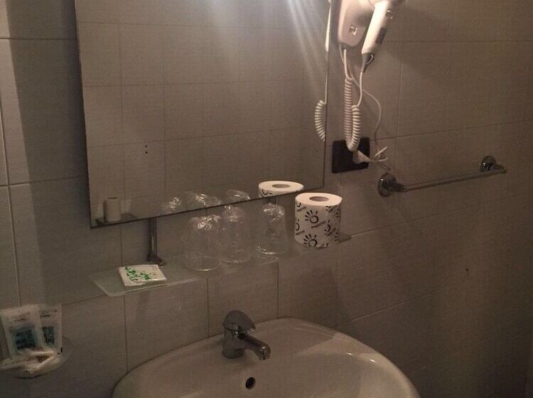 חדר סטנדרט לארבעה, La Casa Del Pellegrino