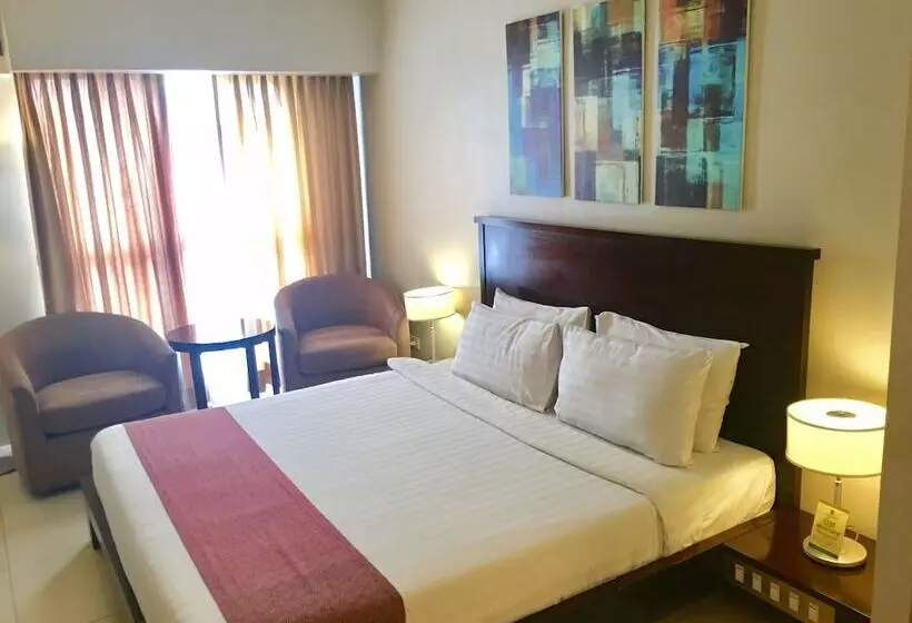 اتاق لوکس با تخت بزرگ, Millenia Suites