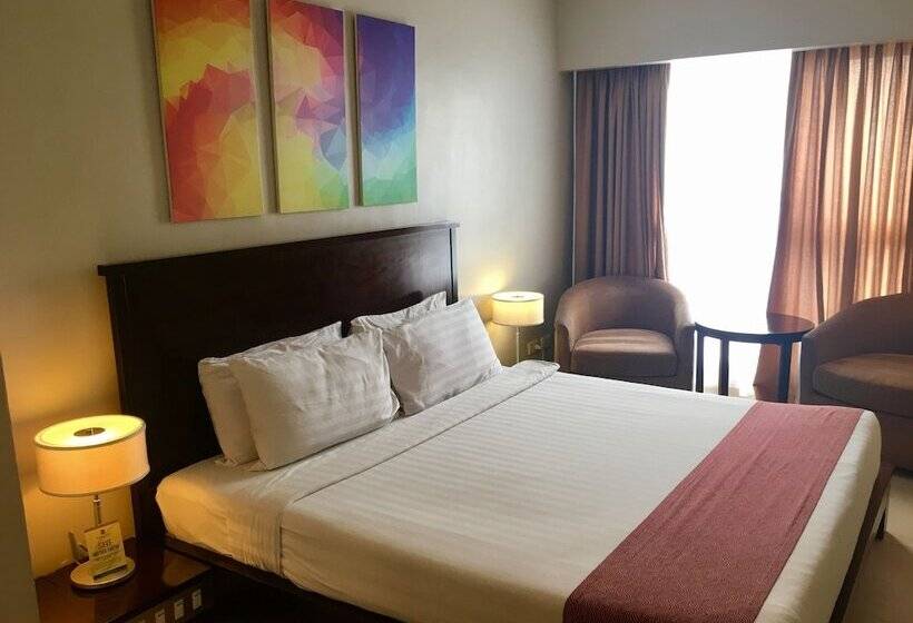 اتاق لوکس با تخت بزرگ, Millenia Suites