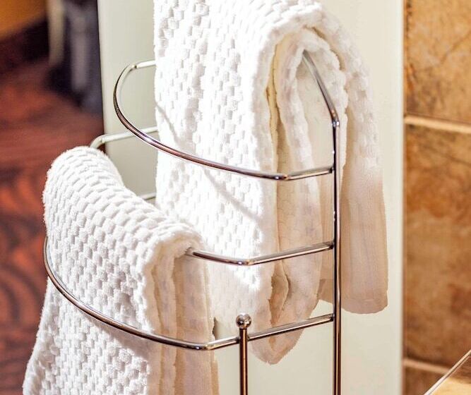 Suite mit Hydromassage, Service Plus Inns And Suites Calgary