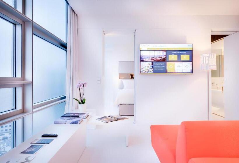 استودیو استاندارد با چشمانداز, So/ Vienna