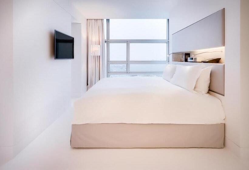 استودیو استاندارد با چشمانداز, So/ Vienna