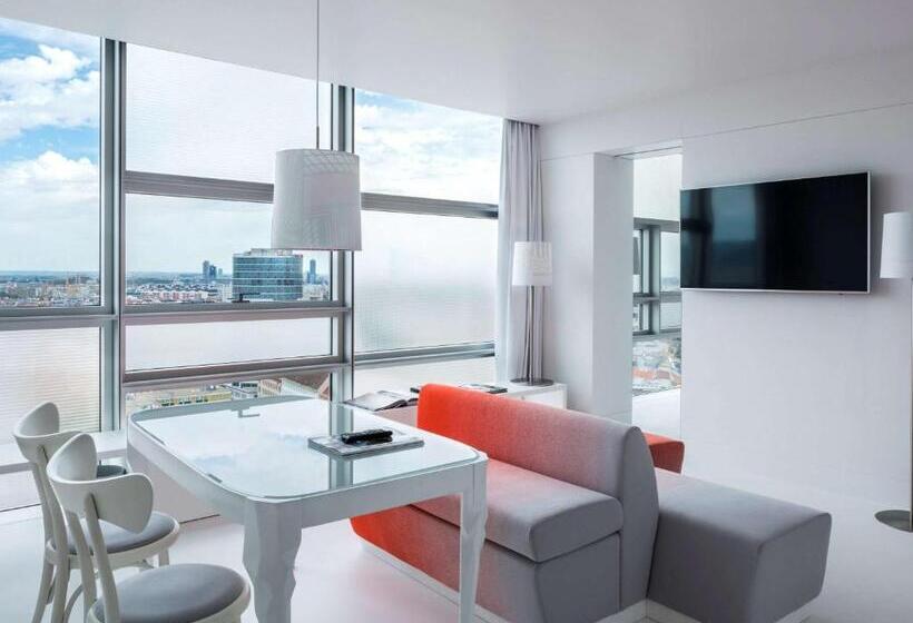 استودیو استاندارد با چشمانداز, So/ Vienna