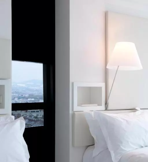 Standard Room 2 Double Beds, So/ Vienna