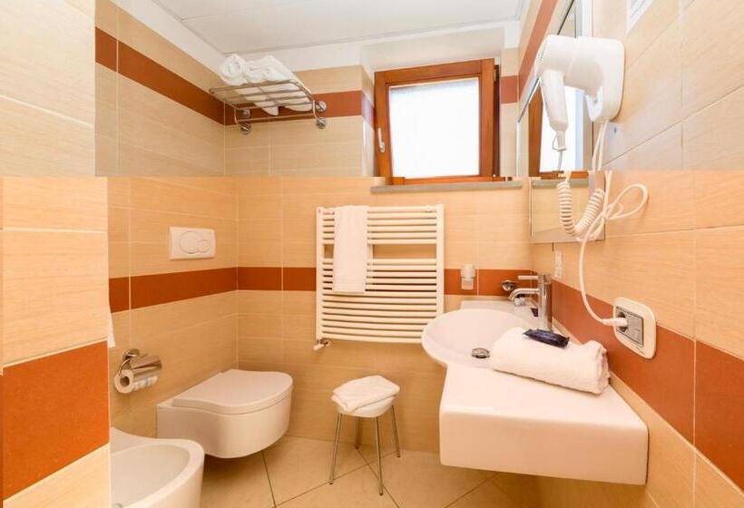 غرفة كومفورت ثلاثية, Valtur Baia Del Gusmay Beach Resort