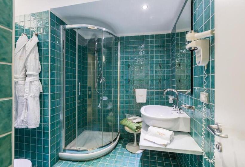 غرفة سوبيريور رباعية, Valtur Baia Del Gusmay Beach Resort