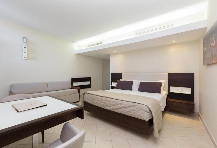 غرفة سوبيريور رباعية, Valtur Baia Del Gusmay Beach Resort