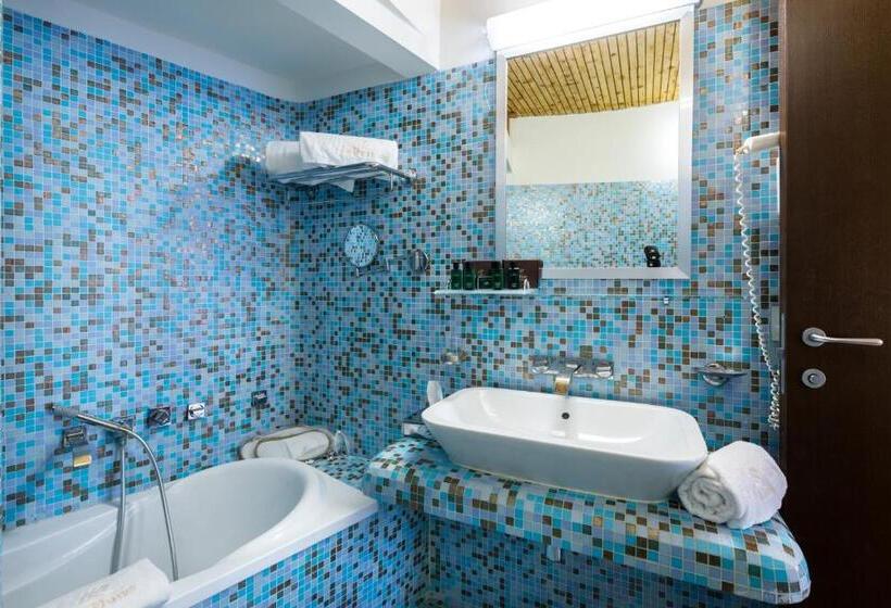 جناح جونيور, Valtur Baia Del Gusmay Beach Resort