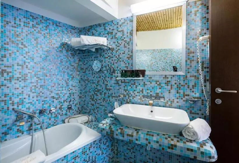 سوییت جونیور, Valtur Baia Del Gusmay Beach Resort