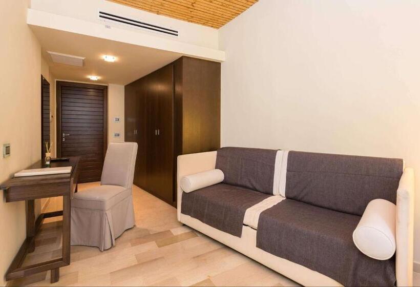 جناح جونيور, Valtur Baia Del Gusmay Beach Resort