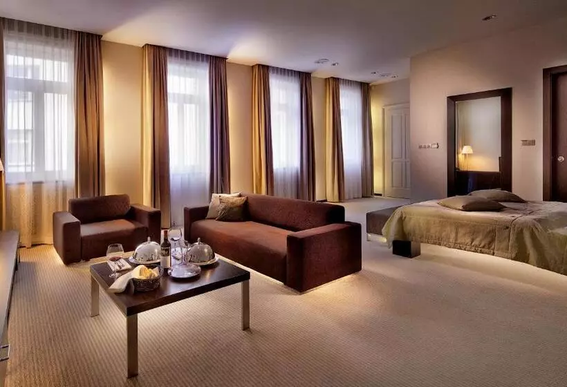 سوییت اجرایی, Roset Hotel & Residence