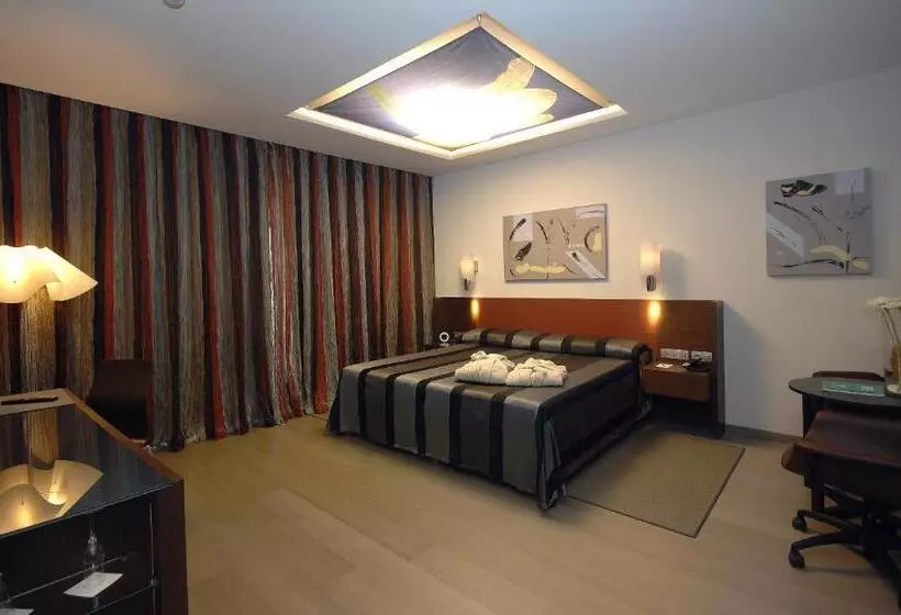 سوییت جونیور, Sercotel El Encin Golf