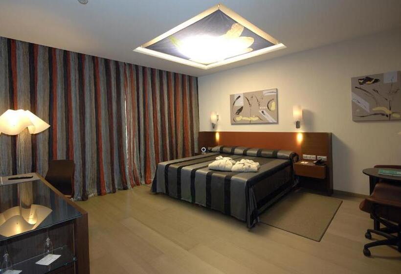 جناح جونيور, Sercotel El Encin Golf