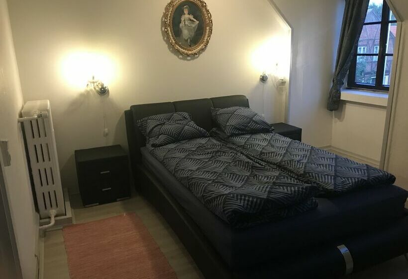 חדר משפחתי, Pandekagehuset B&b