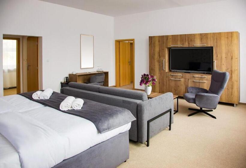 家庭套房, Family Resort Lučivná