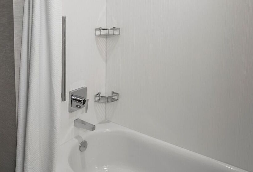 جناح, Courtyard By Marriott Indianapolis Fishers