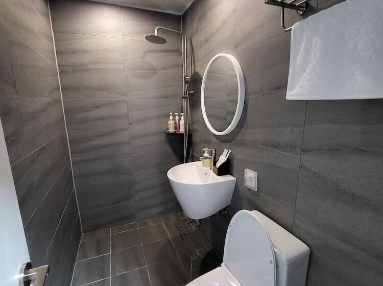 غرفة قياسية, Raza B