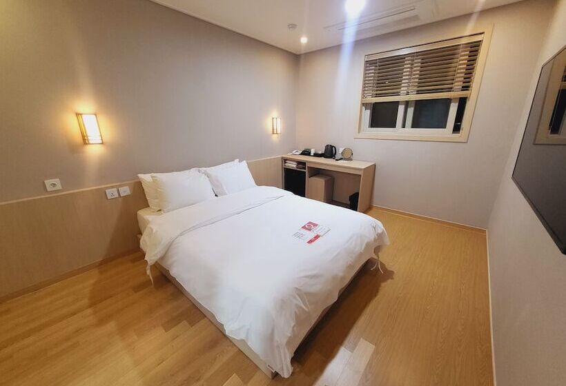 غرفة سوبيريور, Raza B