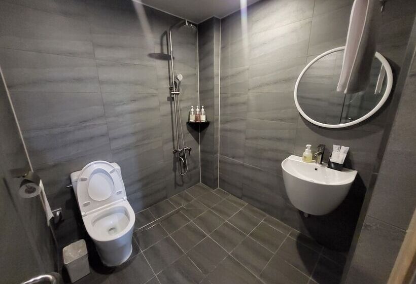 חדר סופריור, Raza B