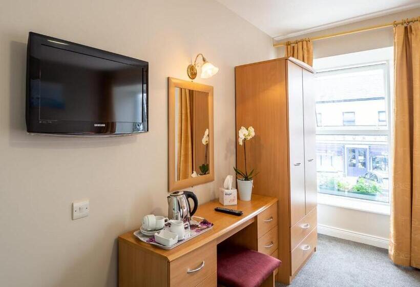 חדר קלאסי לשלושה, The Woodfield