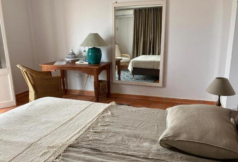 חדר דלוקס עם מרפסת נוף לים, Maison D Hote Domaine El Manar