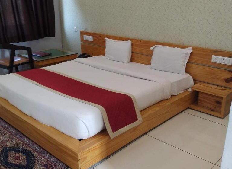 デラックスルーム, Aravalli Hill Resort
