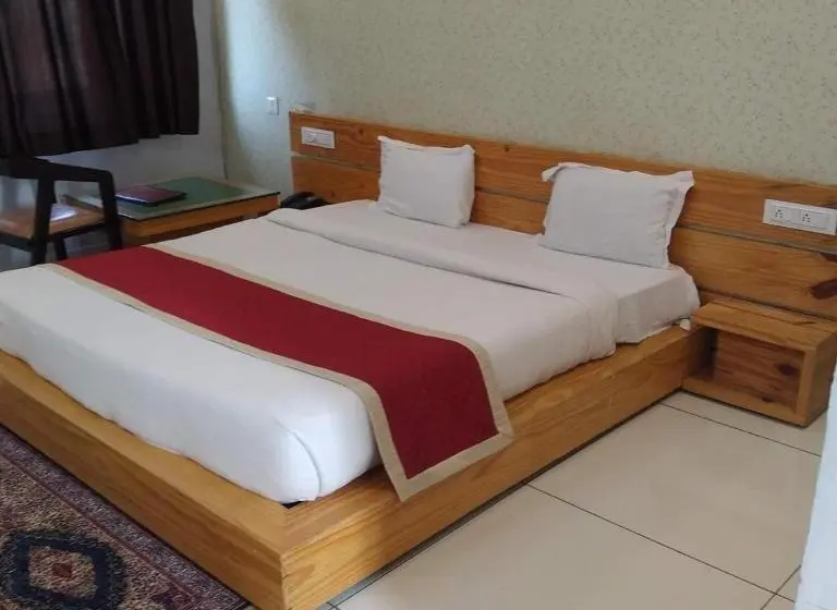 デラックスルーム, Aravalli Hill Resort