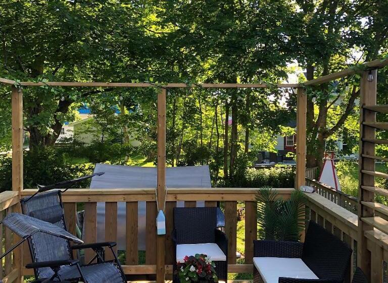 غرفة قياسية مزوَّدة بشُرفة, Pleasant Street Inn