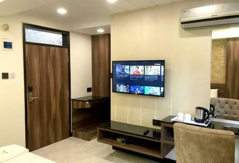 デラックスルーム, Meenakshi Inn