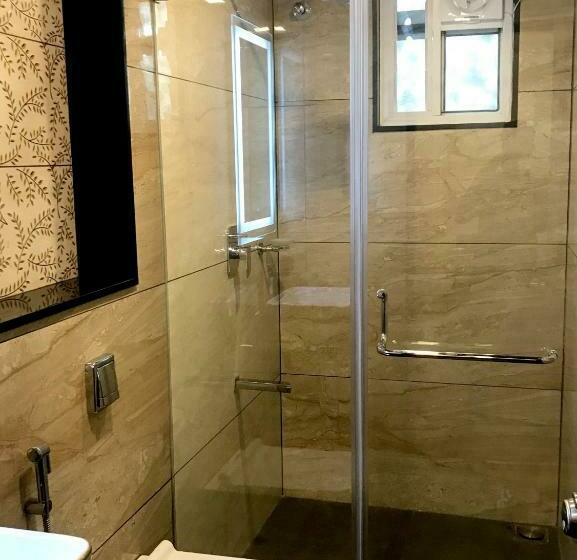 חדר דלוקס, Meenakshi Inn