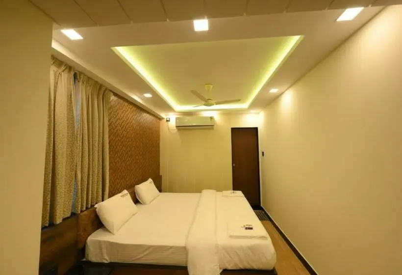 デラックススイート, Meenakshi Inn