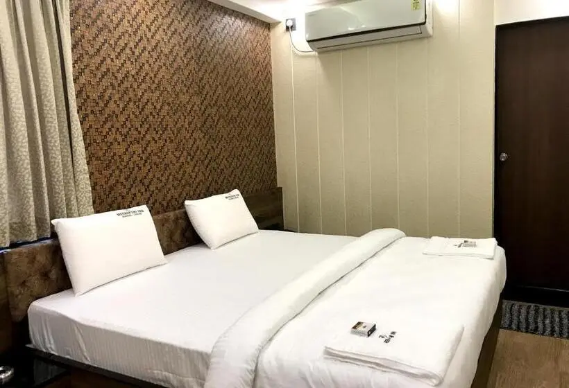 デラックススイート, Meenakshi Inn