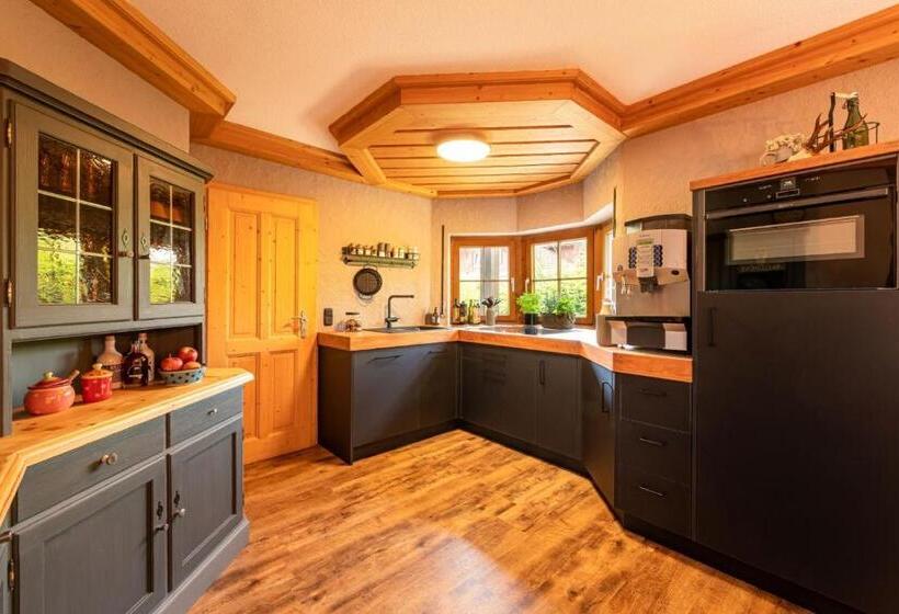 スタンダードルーム, Desiree`s Dahuim