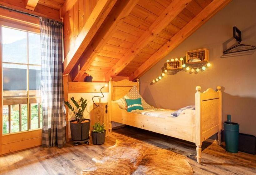 スタンダードルーム, Desiree`s Dahuim