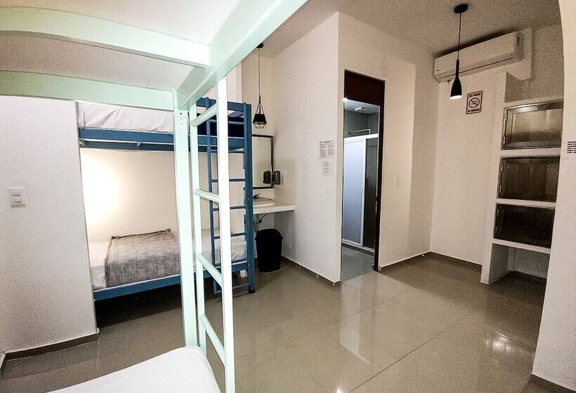 ルームシェアのワンベッド, Hostal Lezzoto 2.5 Beach   Hostel
