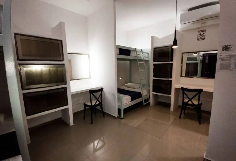 Perhehuone, Hostal Lezzoto 2.5 Beach Hostel