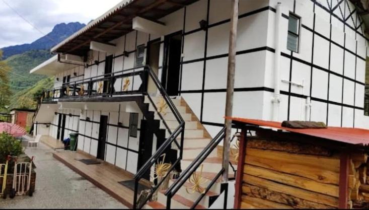 اتاق لوکس با بالکن, Keerong Cottages Lachung