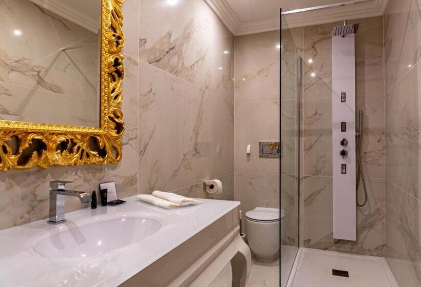 شقة غرفة واحدة, Rosso Apart