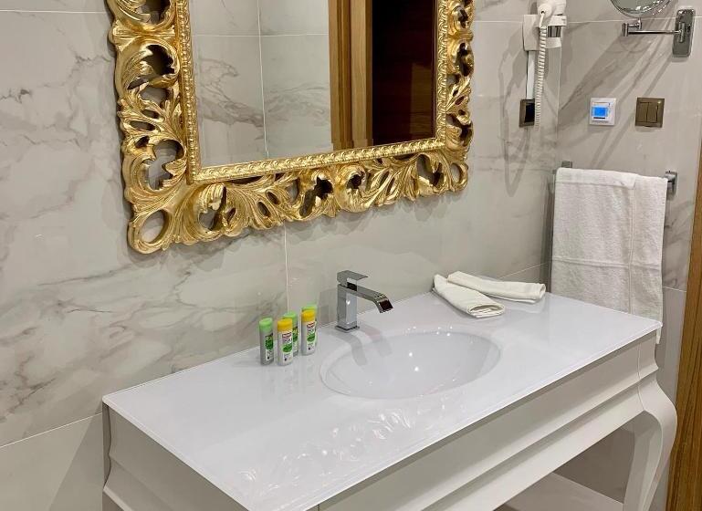 شقة غرفة واحدة, Rosso Apart