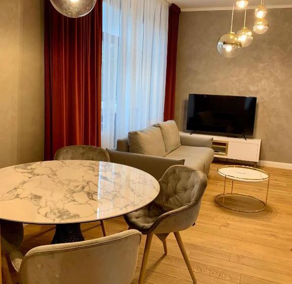 شقة غرفة واحدة, Rosso Apart