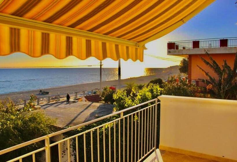 شقة غرفة واحدة مطلة على البحر, Villa Tripepi