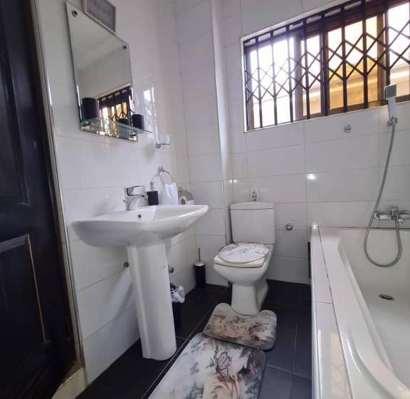 اتاق لوکس, Nesta Barron  Home Away From Home