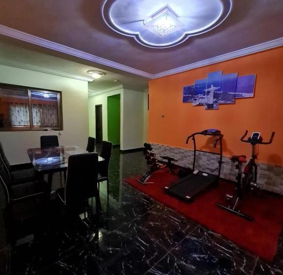 اتاق لوکس, Nesta Barron  Home Away From Home