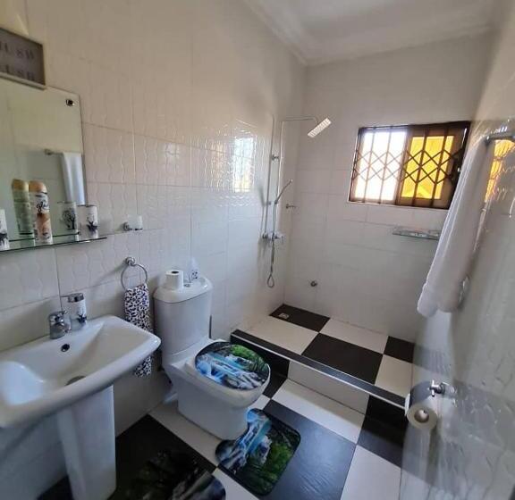 اتاق کلاس بیزنس, Nesta Barron  Home Away From Home