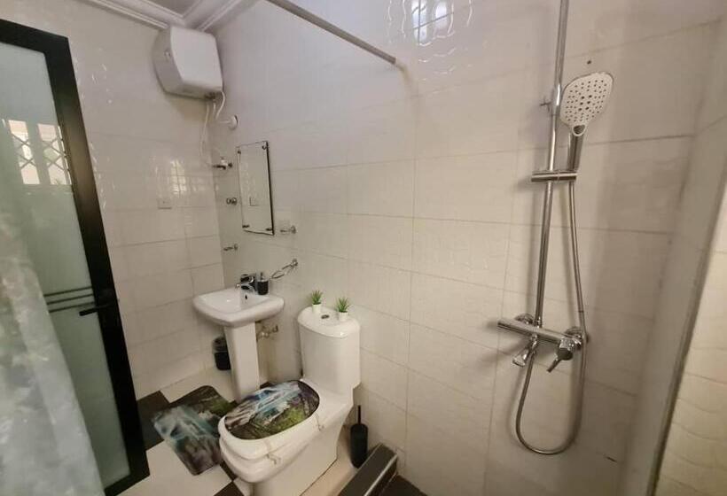 اتاق کلاس بیزنس, Nesta Barron  Home Away From Home