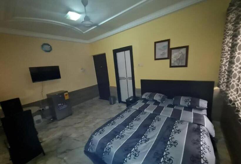 اتاق کلاس بیزنس, Nesta Barron  Home Away From Home